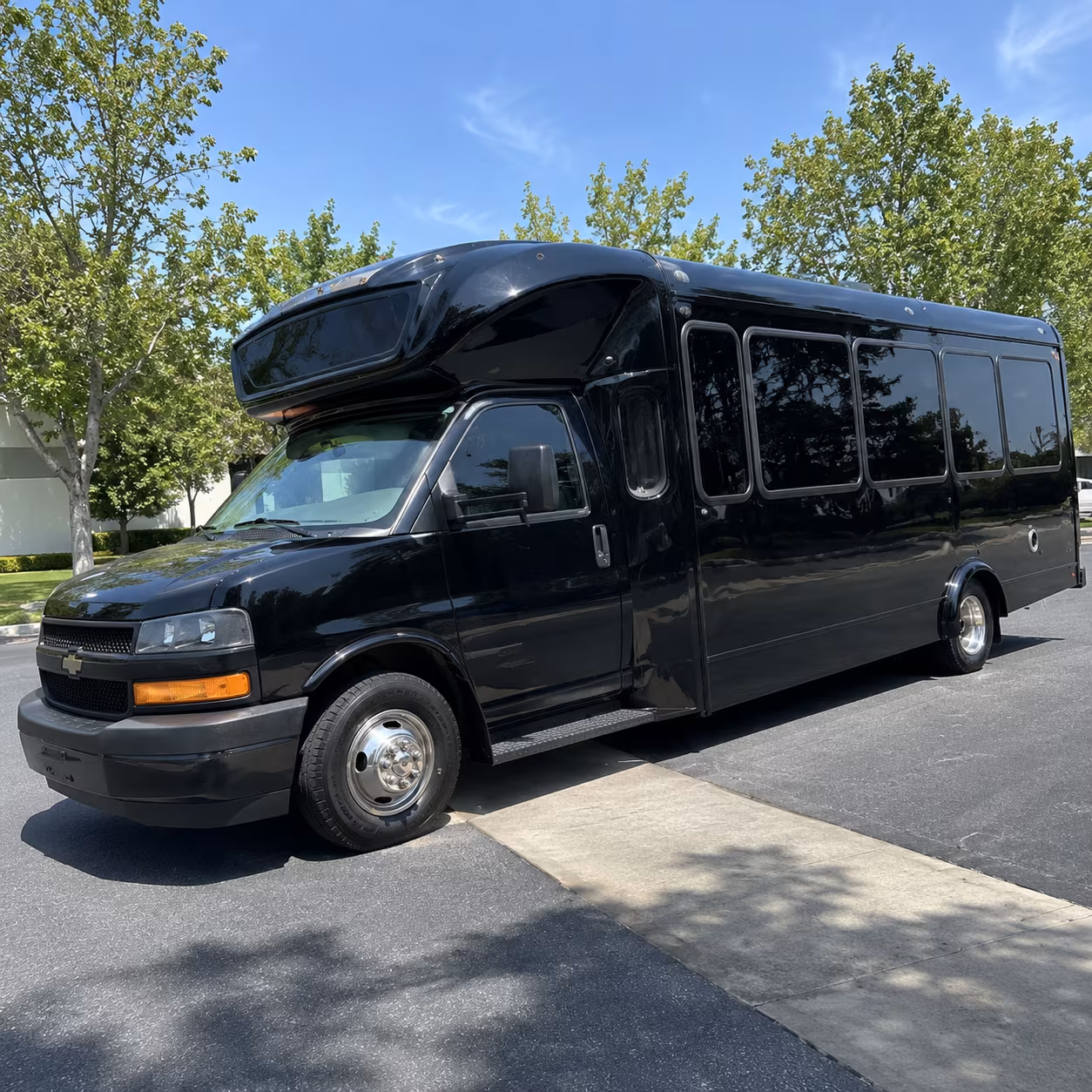 cupertino 15 passenger party bus
