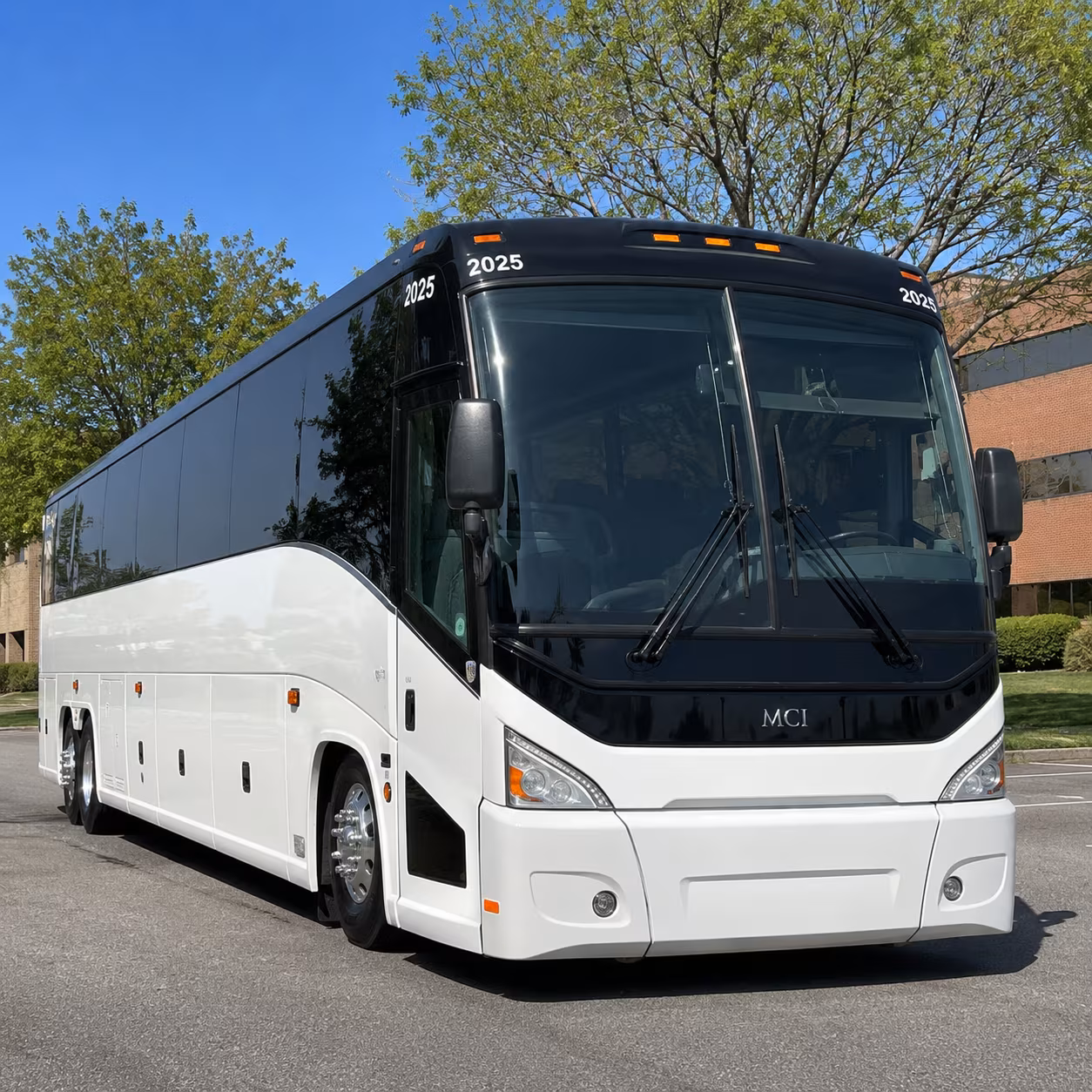 cupertino employee shuttle buses along de anza boulevard and stevens creek